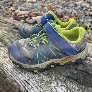 Awesome Merrill hiking sneakers! Little boys size 7! Washable too!